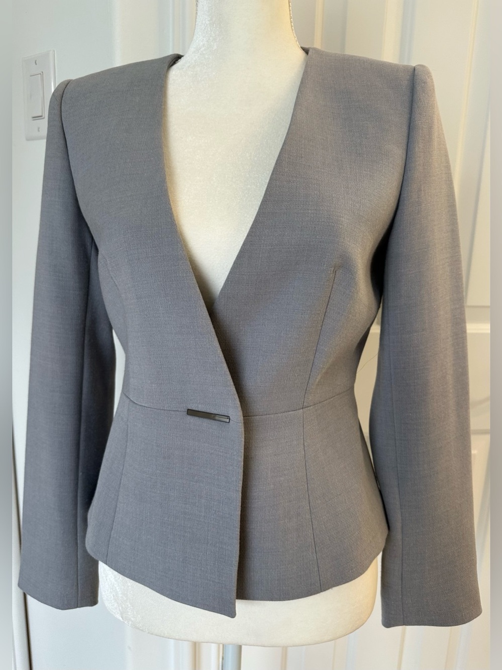 Tahari Light Gray Tailored Women's Skirt Suit - Picture 2 of 8
